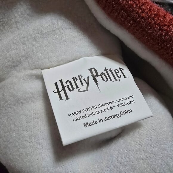 Beanie Knit Hat Harry Potter Gryffindor Embroidered One Size Fits Most Brand New - Picture 4 of 5